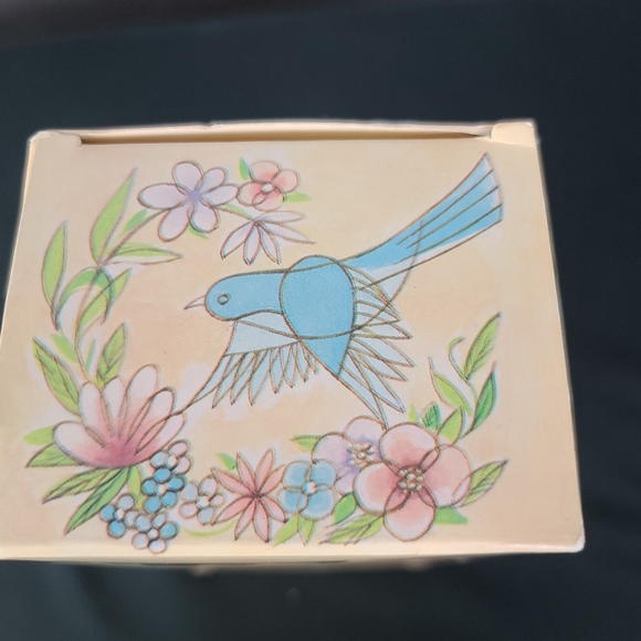 Avon BIRD-IN-HAND. Soap dish and 3 " Special Occasion"  Soaps  FLASH SALE - Picture 8 of 10